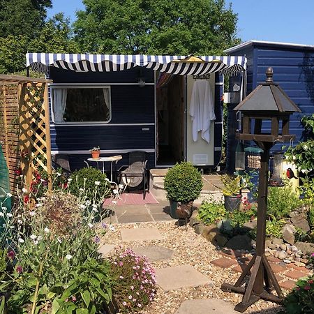 Down The Garden Path Vintage Caravan B&B , Dartmoor Newton Abbot Extérieur photo